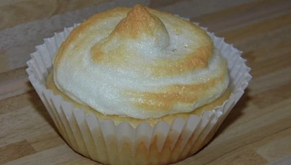 Ananasové muffiny se sněhovou čepicí