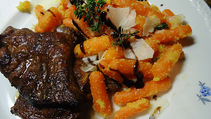 Baby karotka na medu a tymiánu s parmezánem