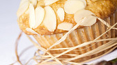 Banánové muffiny s ovesnými vločkami, kokosem a mandlemi