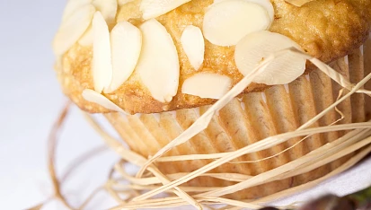 Banánové muffiny s ovesnými vločkami, kokosem a mandlemi