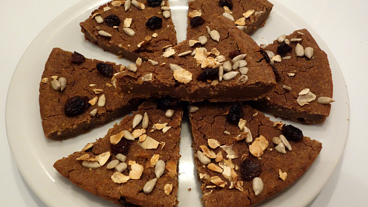 Castagnaccio – Italský koláč z kaštanové mouky