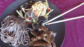 CHOP SUEY (čína z wok pánve) se soba nudlemi