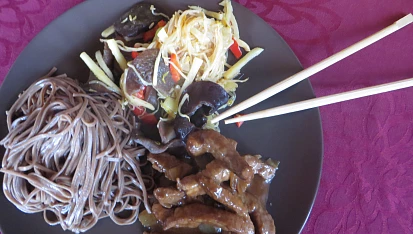 CHOP SUEY (čína z wok pánve) se soba nudlemi