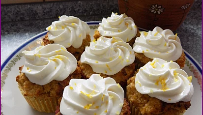 Cizrnové cupcakes s jablky a citronovým tvarohem