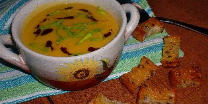 Cizrnovo-mrkvová polévka s kmínem