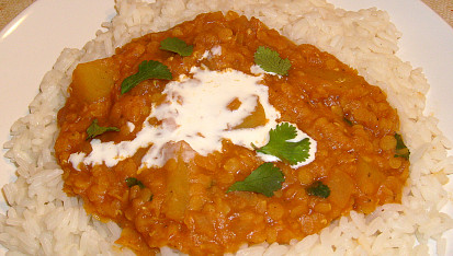 Dhal z červené čočky a brambor
