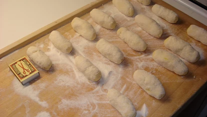 Kančí kýta  s hořčicí, Bramborové kynuté krokety před kynutím