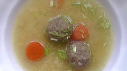 Knedlíčková polévka se strouháním paní hajné ze „Šlajfu“, Knedlíčková polévka se strouháním paní hajné ze „Šlajfu“