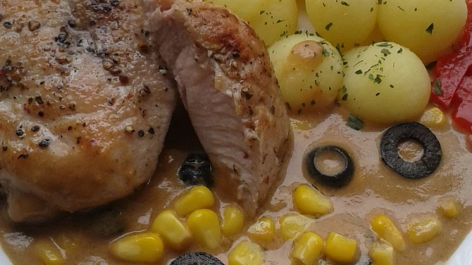 Krůtí medailonky s kukuřicí a olivami