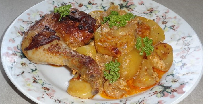 Kuře na česneku v bramborách