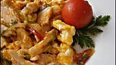 Kuřecí nudličky na zelenině s míchanými vejci