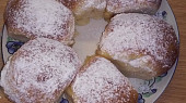 Kynuté buchty, plněné marmeládou (Buchty s broskvovou marmeládou :-))