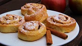 Kynuté skořicovo - jablkové šneky