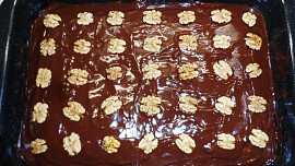 Ořechové rychlé řezy s čokoládovou polevou