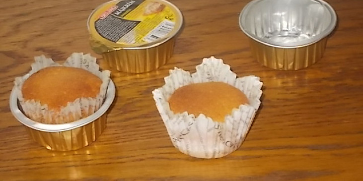 Panda muffiny s mandarinkami (Místo formiček použijeme obaly od paštiky)