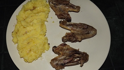 Pečená kachní křídla s bramborovou kaší