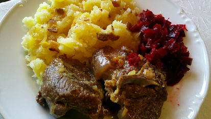Pečené kůzlečí maso