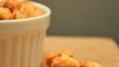 Popcorn z květáku s uzenou paprikou