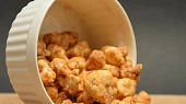 Popcorn z květáku s uzenou paprikou