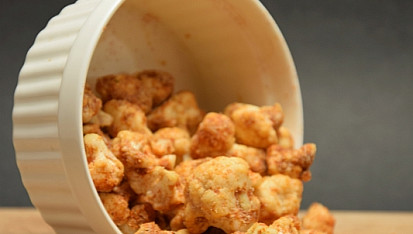 Popcorn z květáku s uzenou paprikou