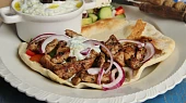 Řecké menu - gyros, tzatziki, řecký salát, pita