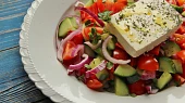 Řecké menu - gyros, tzatziki, řecký salát, pita