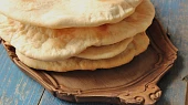 Řecké menu - gyros, tzatziki, řecký salát, pita