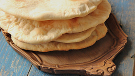 Řecké menu - gyros, tzatziki, řecký salát, pita