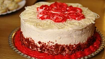 Red velvet dort + cream cheese icing