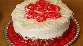 Red velvet dort + cream cheese icing