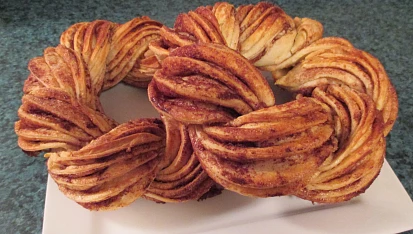 Skořicový pletenec (Estonský kringel)