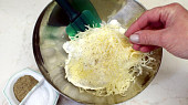 Smažené sýrové dukátky - rychlovka, . Bez špetky mletého černého pepře by to nebylo ono