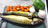 Uzená makrela na paprice, rajčatech s bylinkami