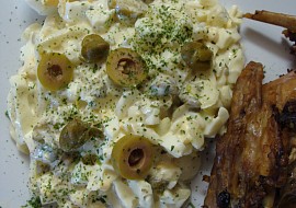 Vajíčkový salát s olivami a kapary