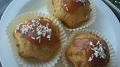 Vanilkové muffiny s jahodovou polevou