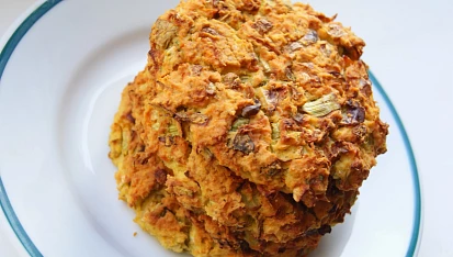 Vegan burger z červené čočky se zeleninou