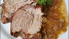 Vepřová krkovice na víně, zázvoru a česneku