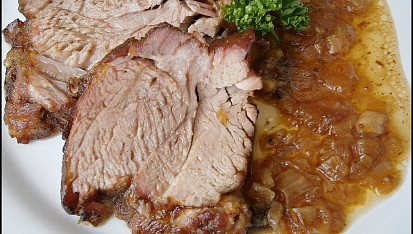 Vepřová krkovice na víně, zázvoru a česneku