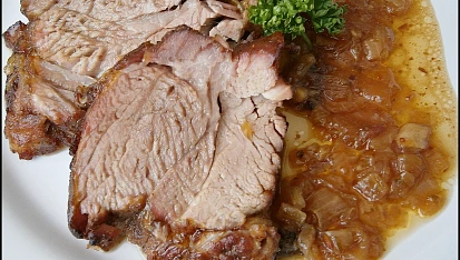 Vepřová krkovice na víně, zázvoru a česneku