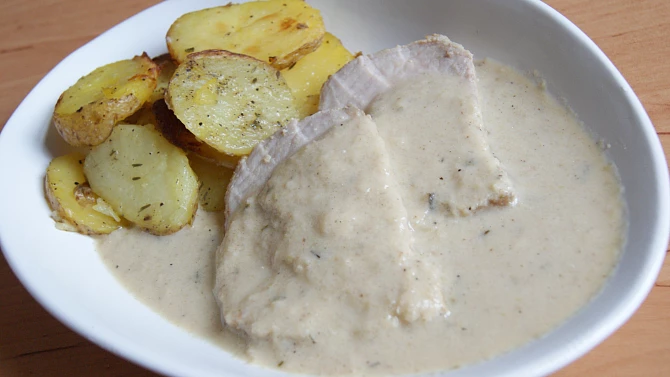 Vepřová pečeně s parmezánovou omáčkou
