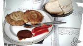 Vinná klobása v trojobalu, Pikantním trojobalu