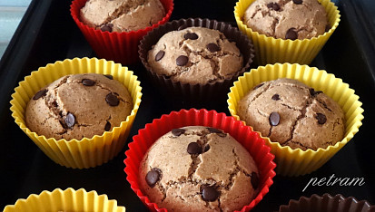 Arašídovo-čokoládové muffiny bez lepku, mléka a vajec