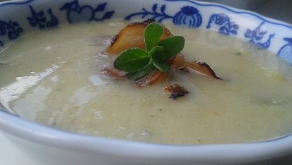 Bramborovo-celerová polévka se smetanou