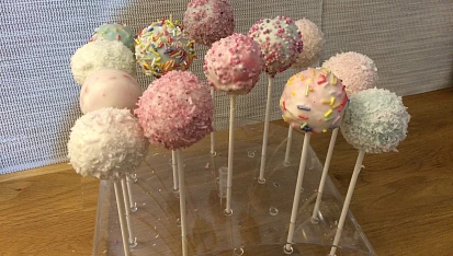 Cakepops (lízátkové dorty)