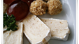 Camembert s chutnou sýrovo - ořechovou náplní