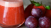 Červený nápoj plný antioxidantů