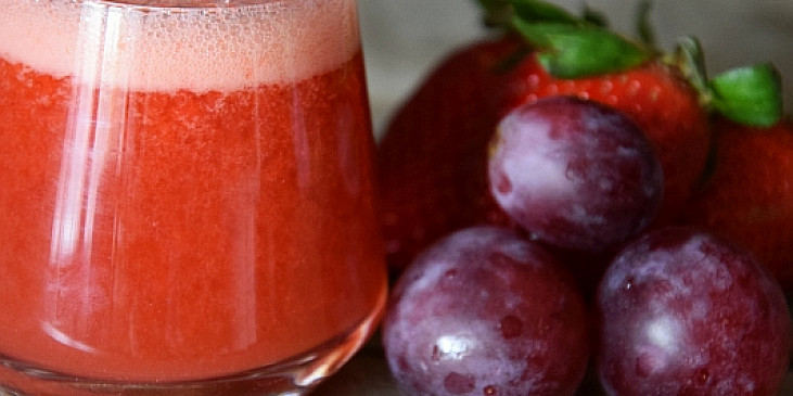 Červený nápoj plný antioxidantů