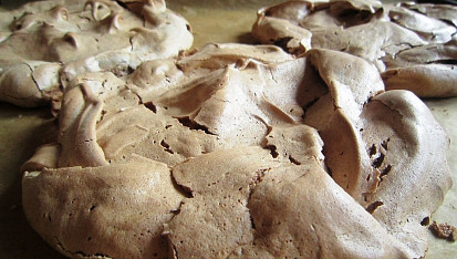 Čokoládový dort Pavlova, Po upečení