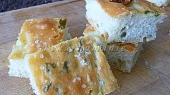 Focaccia s medvědím česnekem
