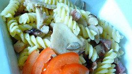 Fusilli s hlívou a uzeným bokem